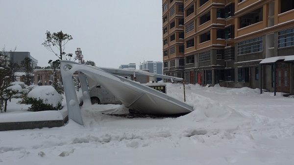 被積雪壓塌的車棚都有什么特點(diǎn)？